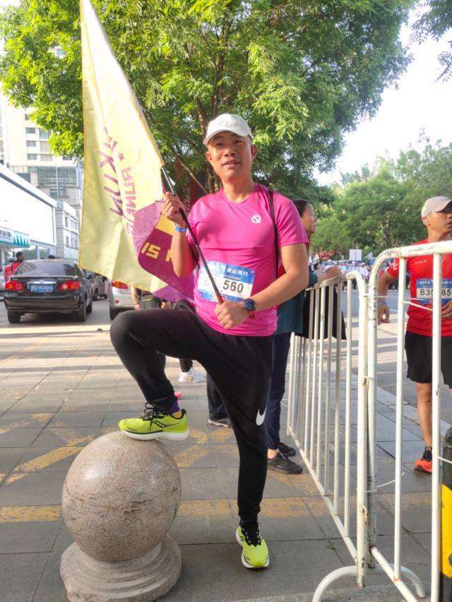 关于瑞士马拉松选手百折不挠，勇夺冠军的信息