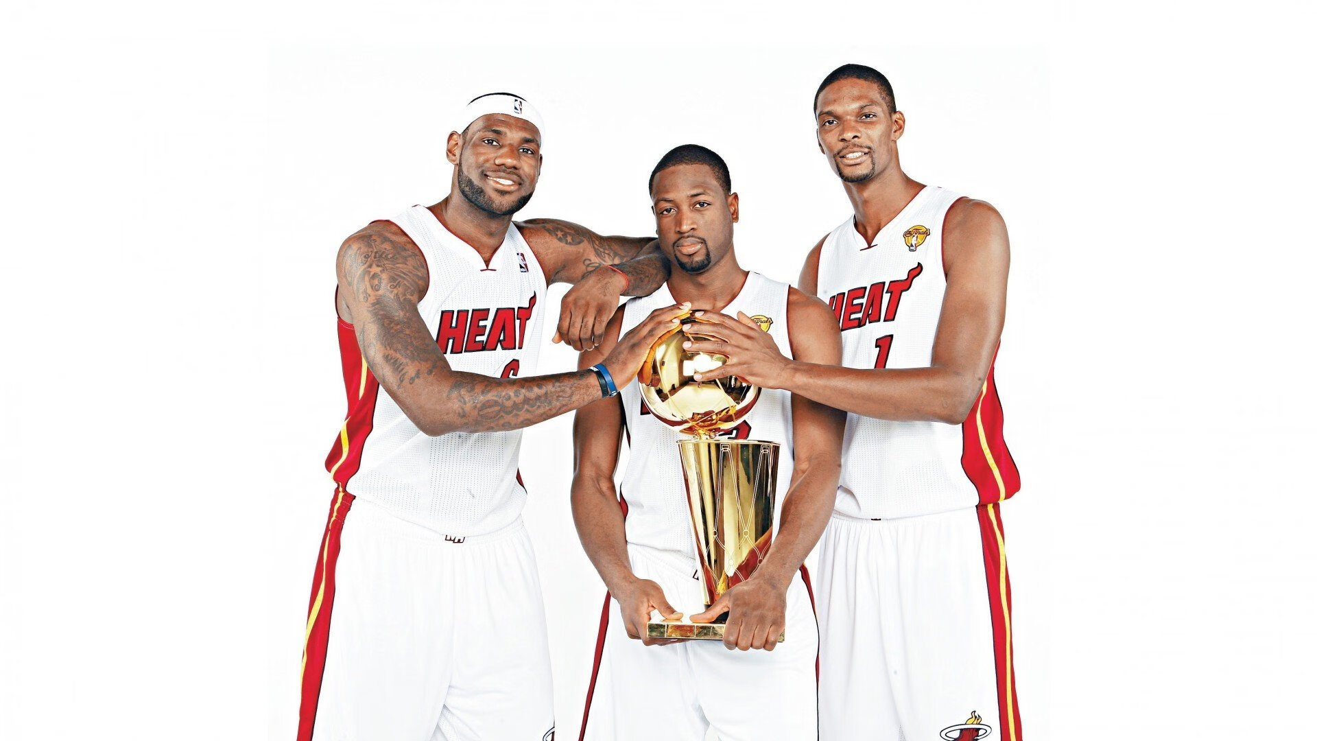 篮球赛场焦点！中国队对阵法国队，压哨绝杀，引爆全场观众欢呼