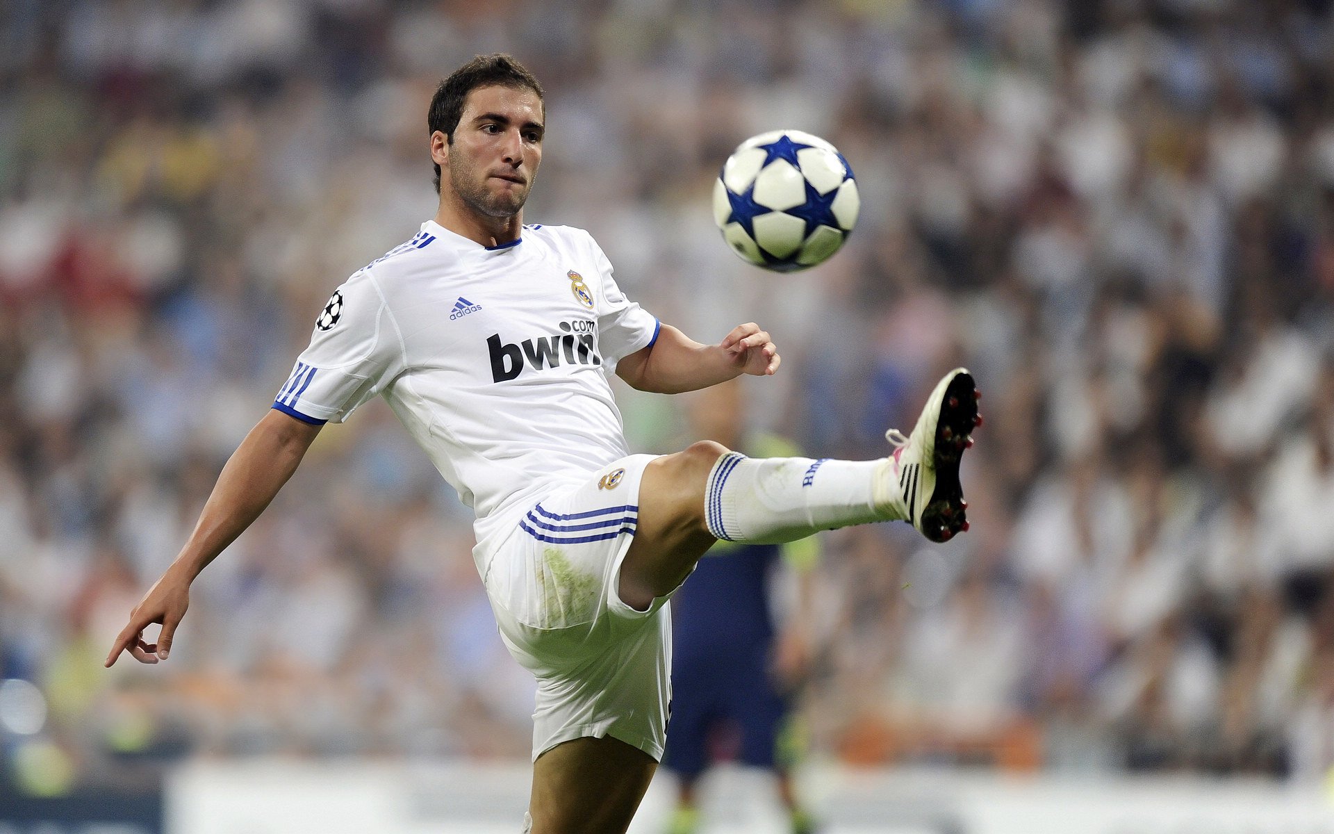 德布劳内赛点兑现，切尔西淘汰AC米兰晋级四强，主帅激动落泪