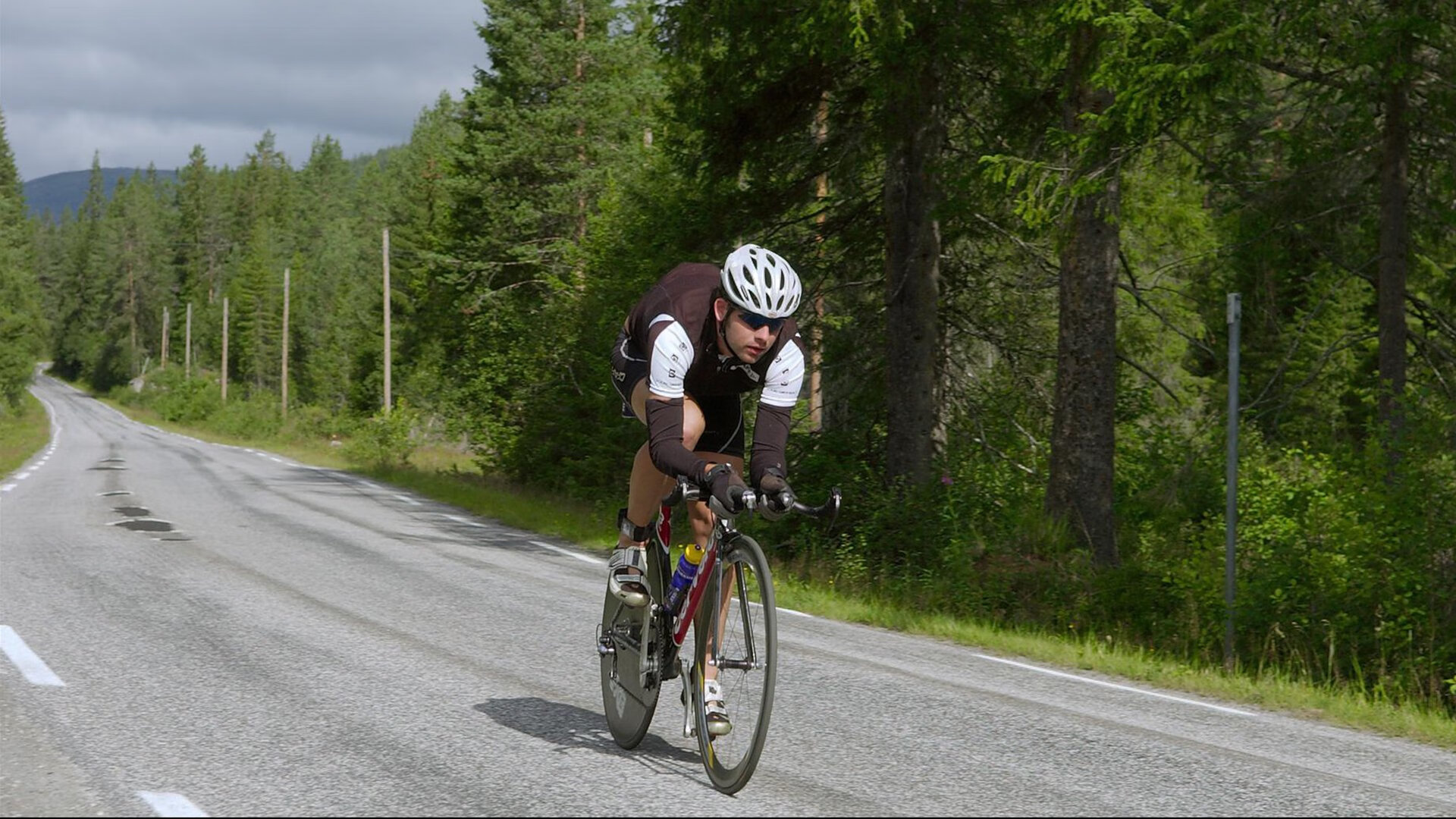 利雅得新月四强战大胜迈阿密热火，赵继伟砍下40记关键球，全场沸腾