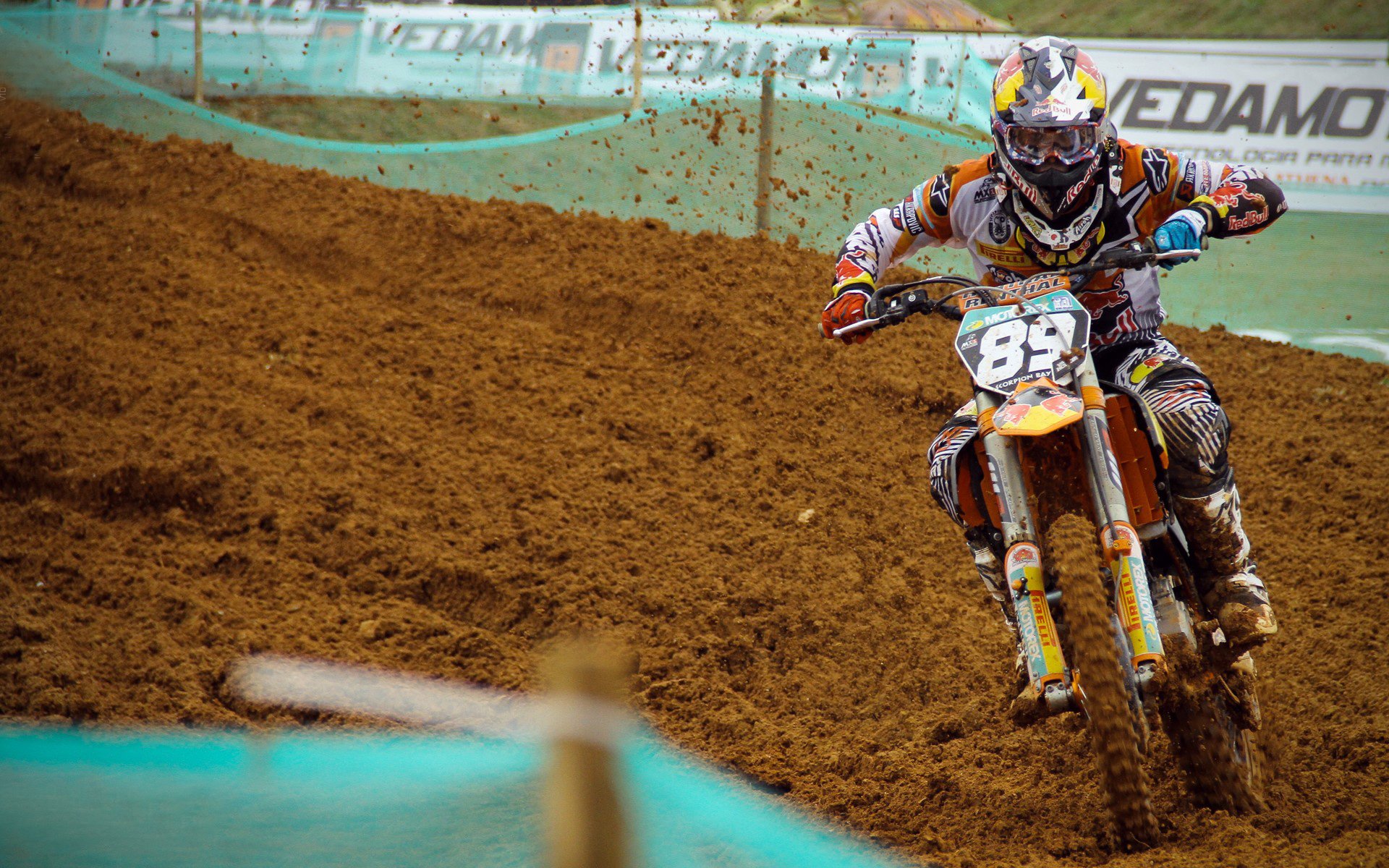 亚洲杯八强战对决在即！莱比锡演练定位球，曼城密集防守应对